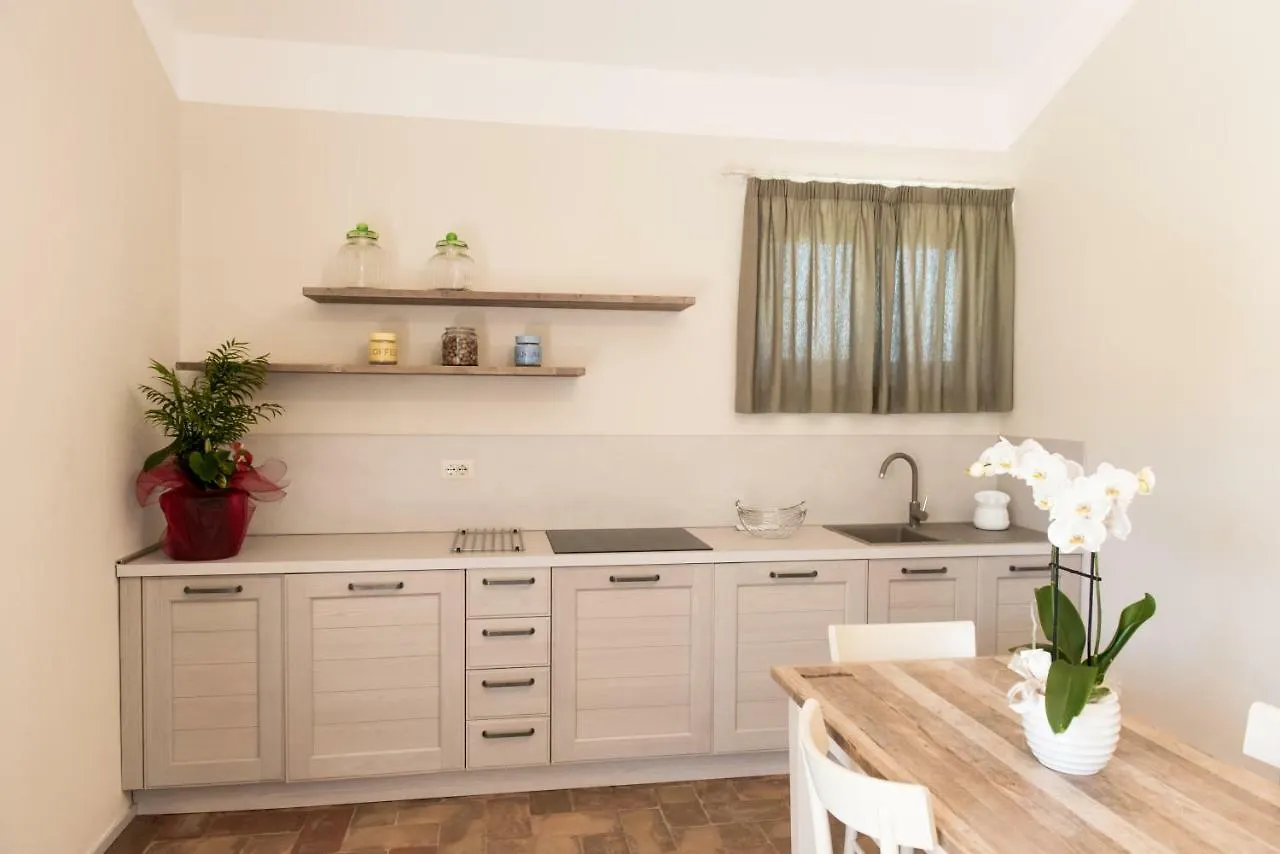 Agriturismo Poderedodici 奥尔贝泰洛